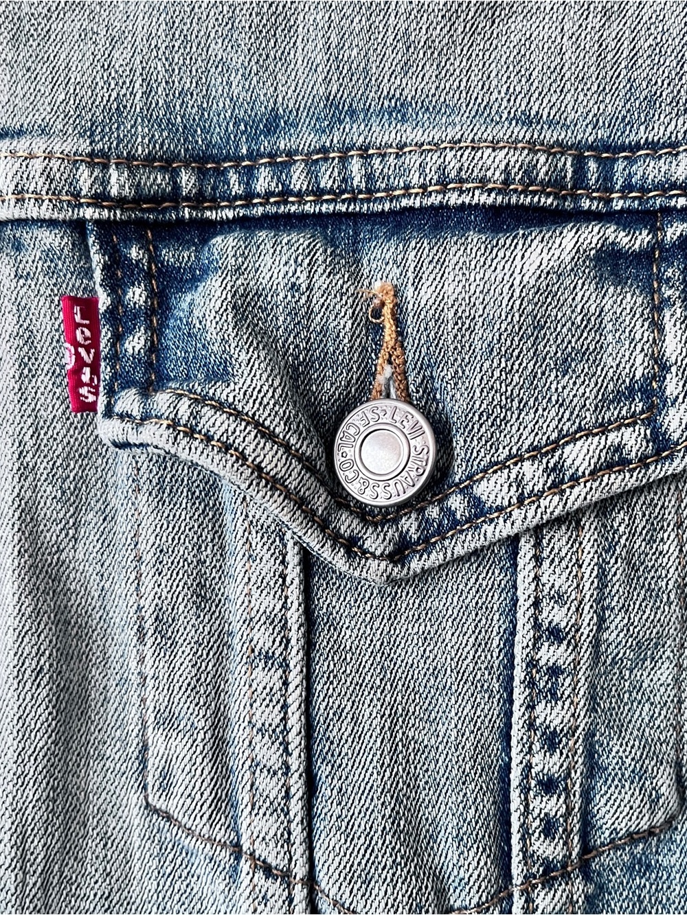 Y2K Levi's Women's Light Blue Washed Denim Jacket Size S - Picture 5 of 14